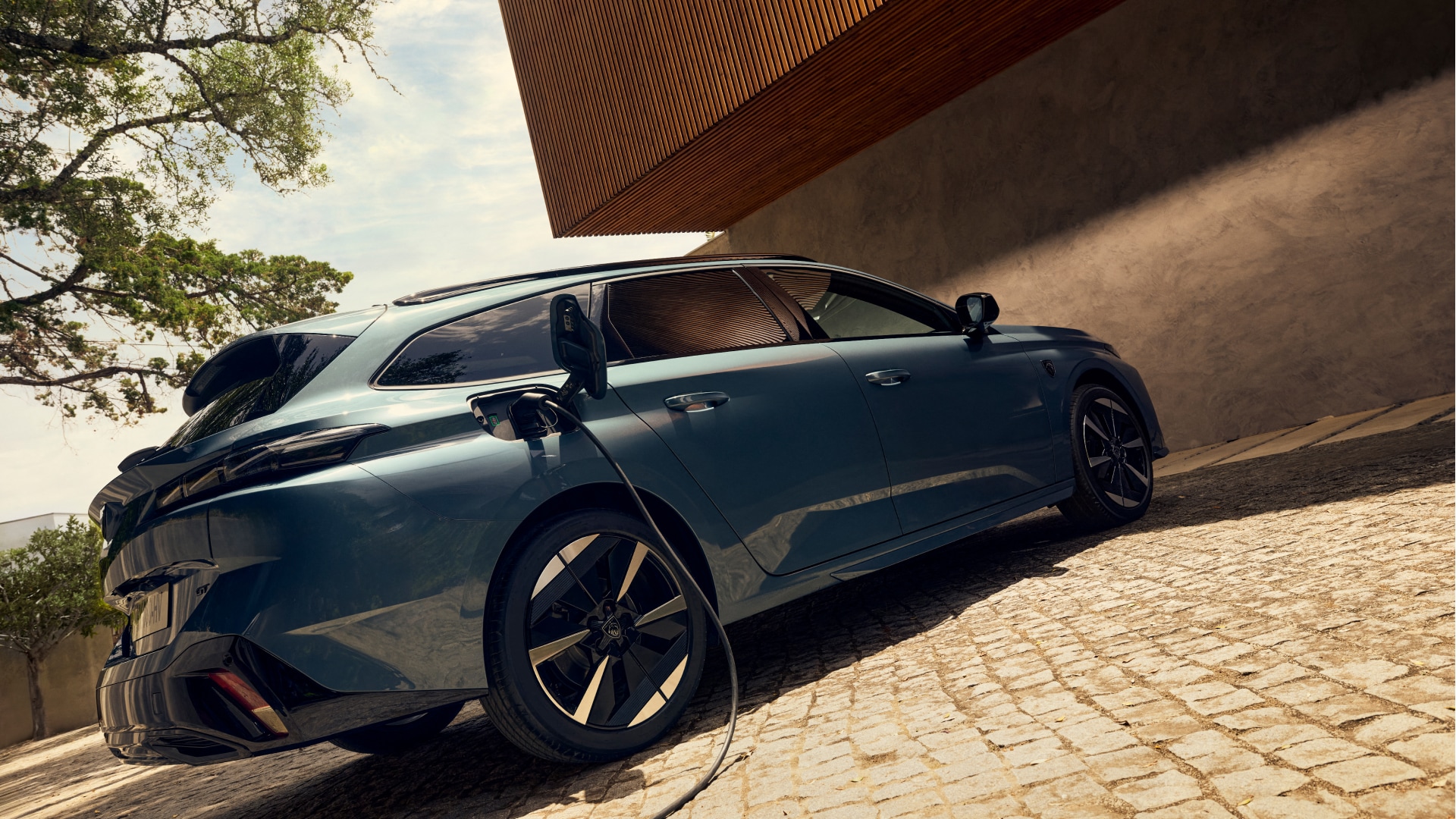 PEUGEOT E-308 SW en charge