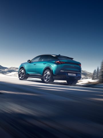 PEUGEOT E-3008 Dual Motor sur la route