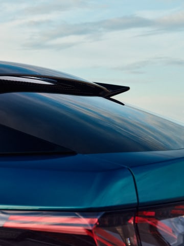 PEUGEOT E-3008 Bleu Obsession avec becquet flottant