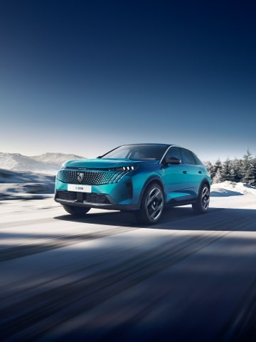PEUGEOT E-3008 Dual Motor sur la route