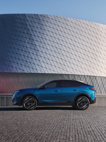 PEUGEOT E-3008 Dual Motor - profil