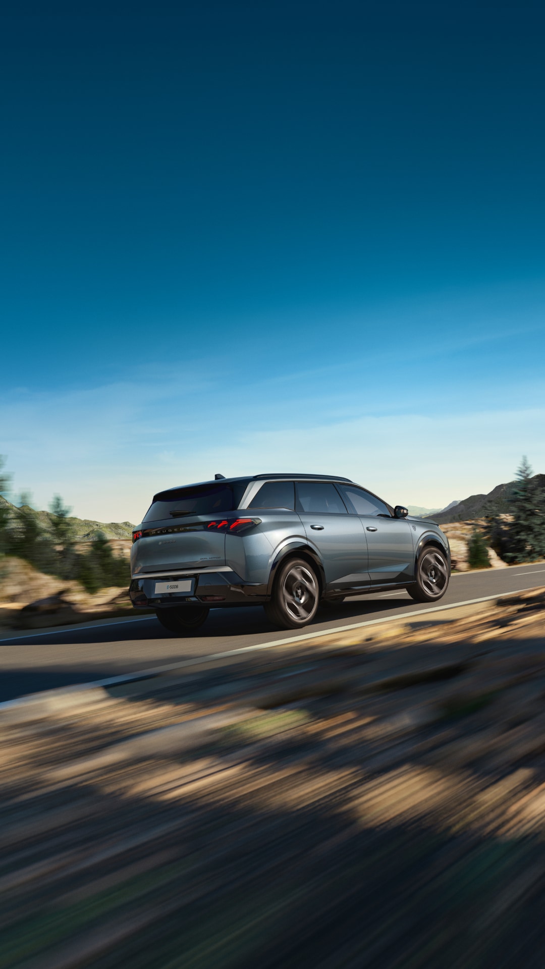 PEUGEOT E-5008 DUAL MOTOR AWD vue arrière