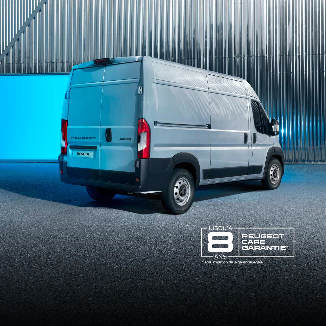 PEUGEOT E-BOXER front view