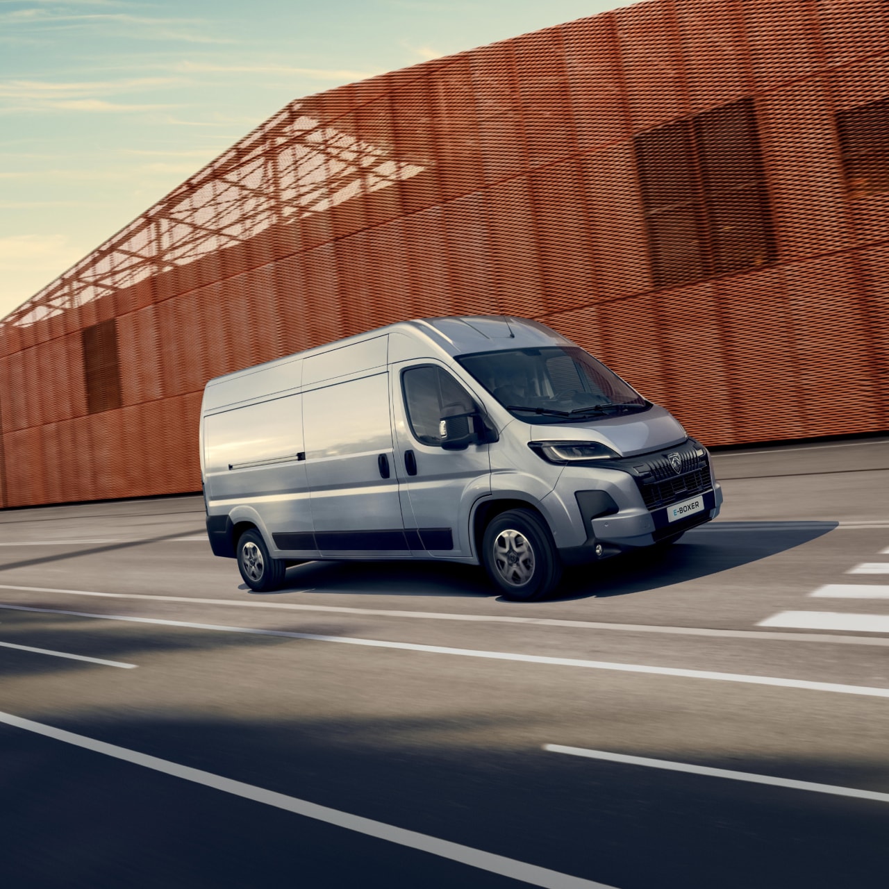 PEUGEOT E-BOXER front view