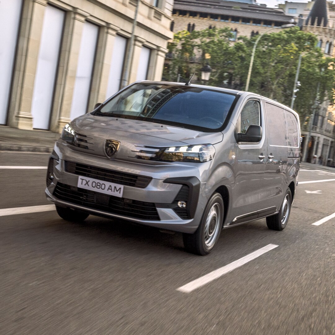 PEUGEOT Expert front view