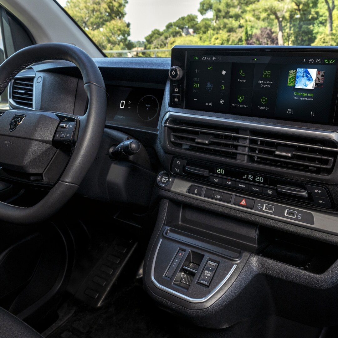 PEUGEOT Expert ergonomic cockpit