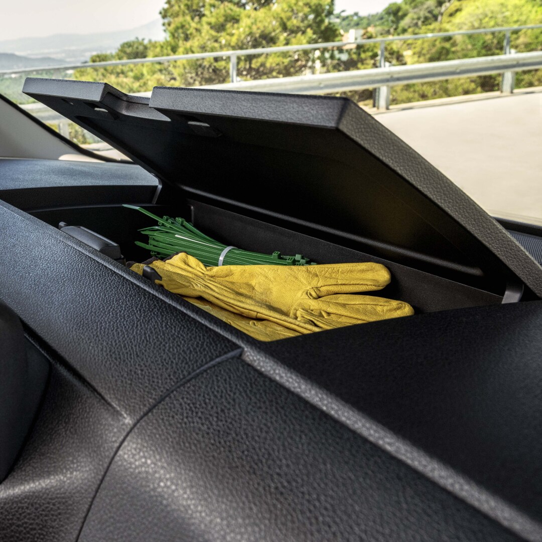 PEUGEOT E-Expert, interior storage